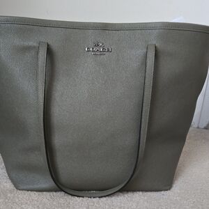 Coach Green Leather Tote Bag with Minimalist Design